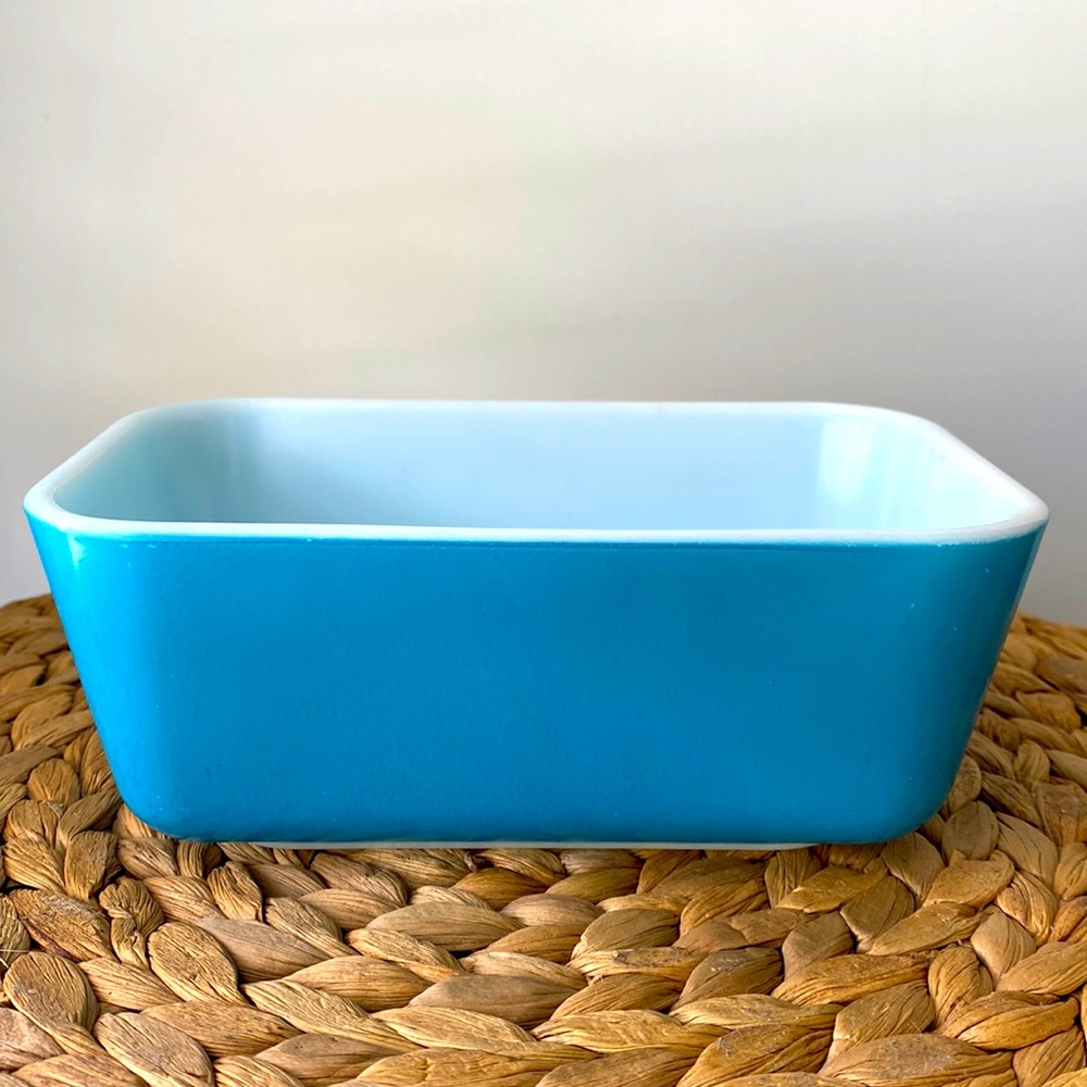 Pyrex storage container - horizon blue